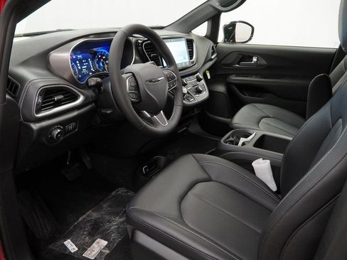 New 2026 Chrysler Pacifica Select image 16