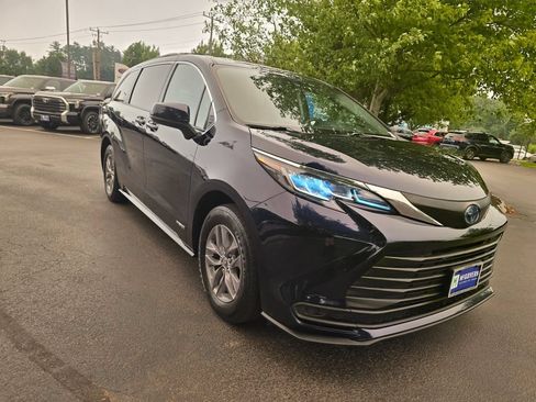 Used 2021 Toyota Sienna LE FWD image 10