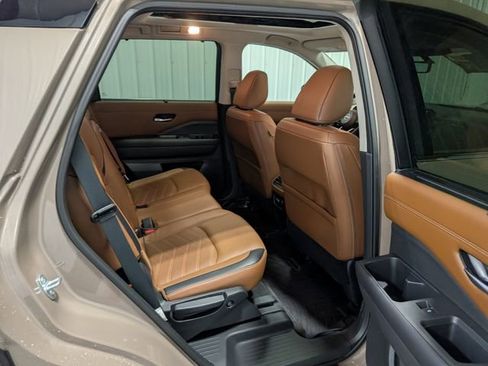 Used 2023 Nissan Pathfinder Platinum w/ Cargo Package AWD/4WD image 27