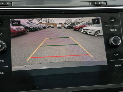 Used 2018 Volkswagen Tiguan SE w/ Panoramic Sunroof Package image 22