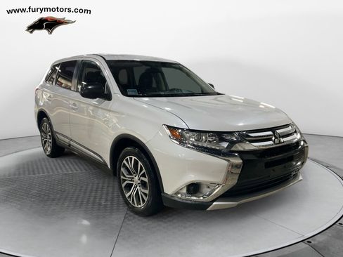 Used 2016 Mitsubishi Outlander ES image 1