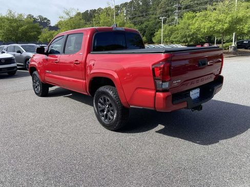 Used 2023 Toyota Tacoma SR5 w/ Technology Package AWD/4WD image 3