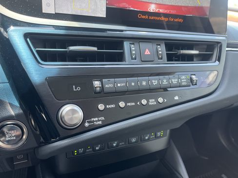 Used 2025 Lexus ES 350 Ultra Luxury FWD image 26