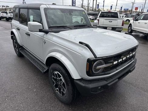 New 2026 Ford Bronco Outer Banks image 3