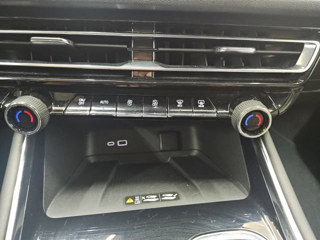 Used 2026 Chevrolet Traverse LT w/ Driver Confidence Package FWD image 23