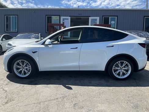 Used 2021 Tesla Model Y Long Range image 5