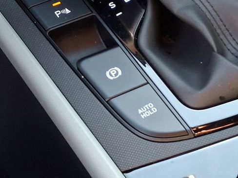 Used 2024 Hyundai Elantra Limited image 30