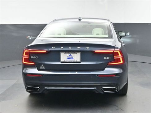 Used 2022 Volvo S60 B5 Momentum w/ Premium Package image 7
