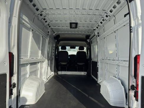 Used 2025 RAM ProMaster 2500 w/ Convenience Group FWD image 8