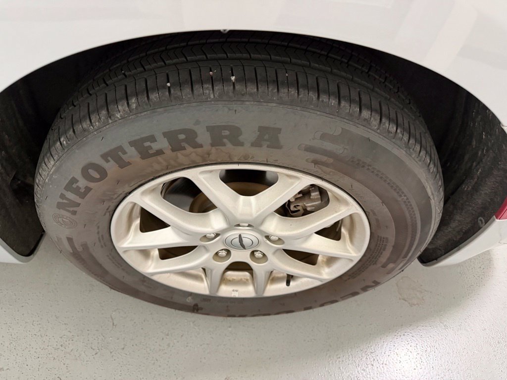 Used 2024 Chrysler Pacifica Touring-L FWD image 8