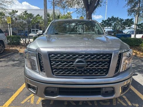 Used 2018 Nissan Titan SV w/ SV Convenience Package image 4