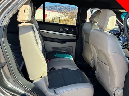 Used 2018 Ford Explorer XLT image 12