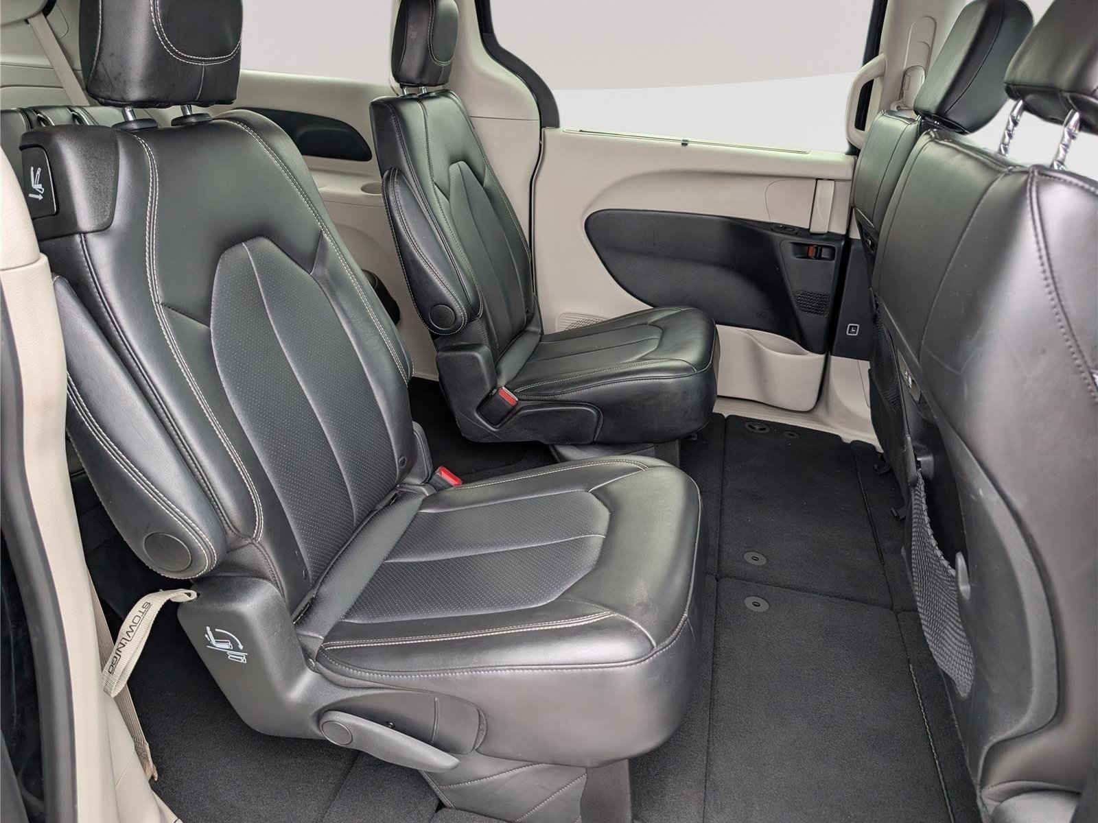 Used 2024 Chrysler Pacifica Touring-L FWD image 10