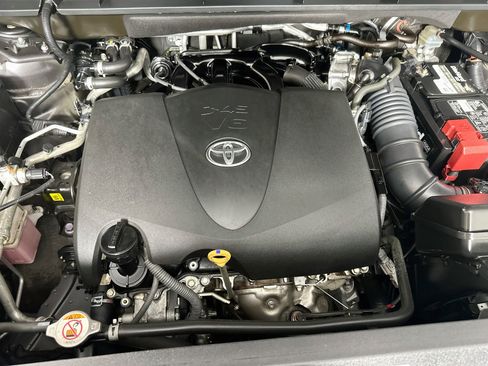 Used 2021 Toyota Highlander XLE FWD image 36