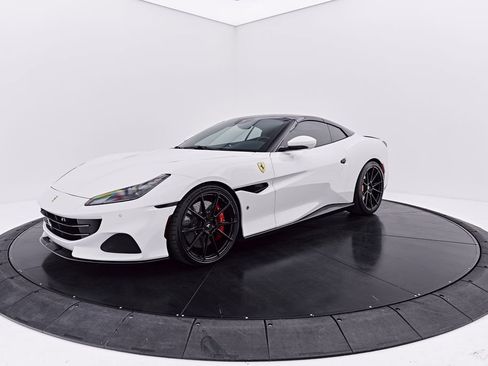 Used 2022 Ferrari Portofino M RWD image 14