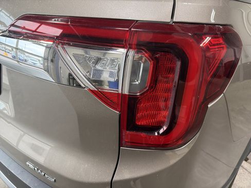 Used 2023 GMC Acadia SLE w/ Driver Convenience Package AWD/4WD image 11