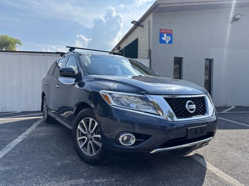 Used 2015 Nissan Pathfinder SV w/ Trailer Tow Package image 4