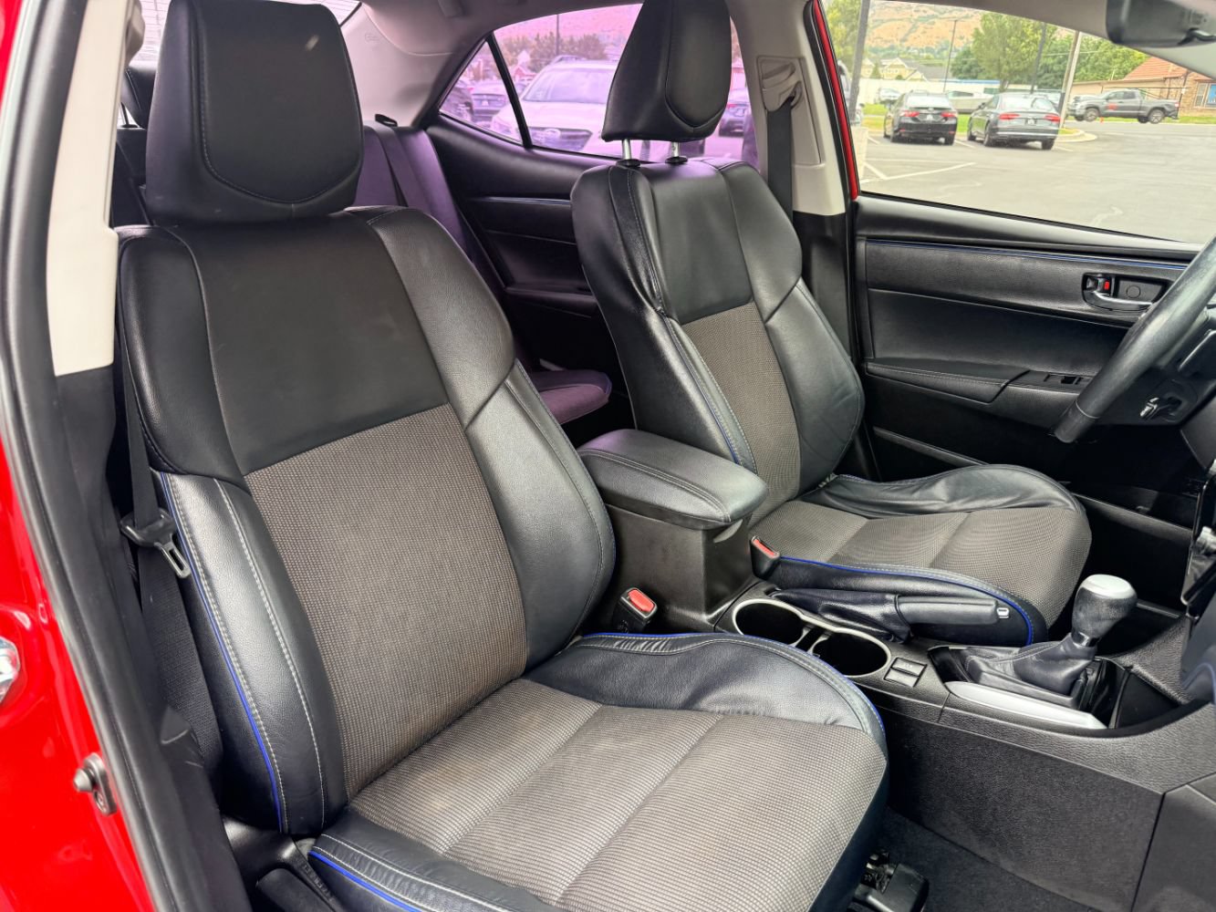 Used 2017 Toyota Corolla SE w/ Carpet Mat Package (TMS) FWD image 18
