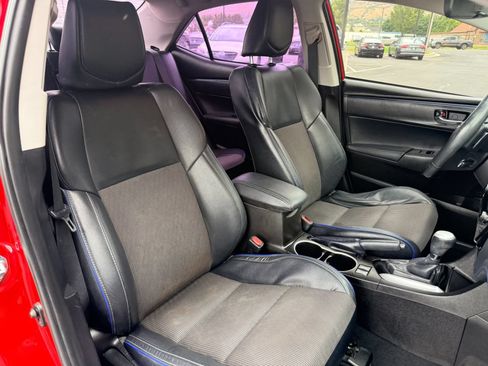 Used 2017 Toyota Corolla SE w/ Carpet Mat Package (TMS) FWD image 18
