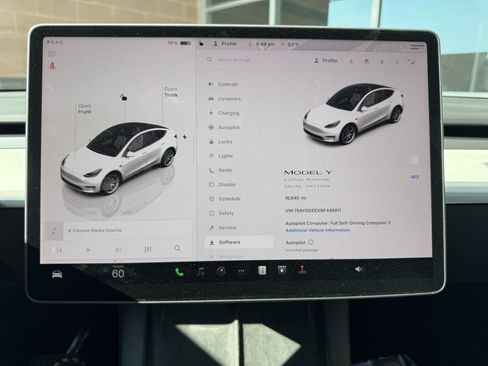 Used 2022 Tesla Model Y Long Range image 19