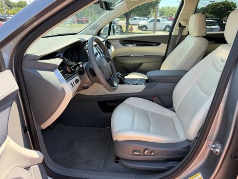 Used 2024 Cadillac XT6 Premium Luxury w/ Technology Package AWD/4WD image 12