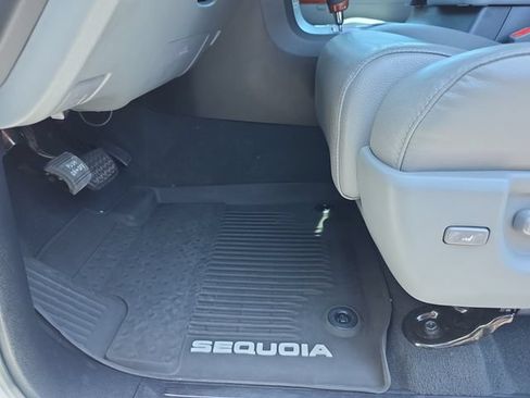 Used 2021 Toyota Sequoia Platinum AWD/4WD image 9