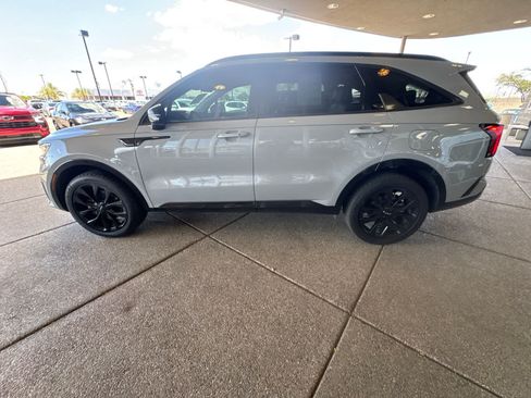 Used 2022 Kia Sorento SX AWD/4WD image 3
