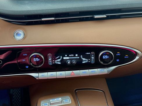 Used 2022 Genesis GV70 2.5T w/ Advanced Package image 16