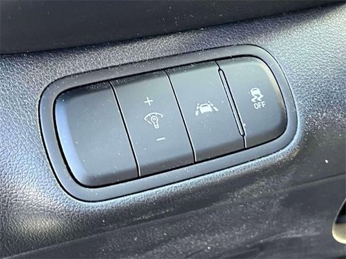 Used 2022 Hyundai Venue Limited image 20