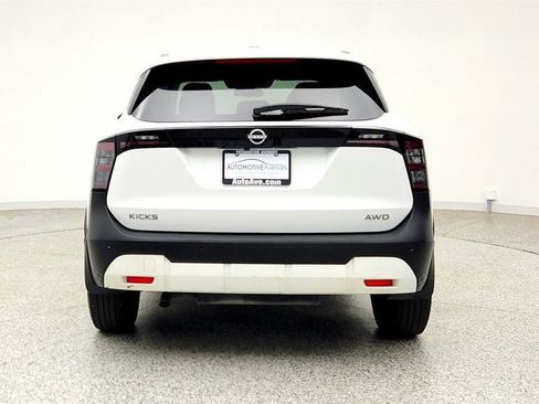 Used 2025 Nissan Kicks SV AWD/4WD image 6