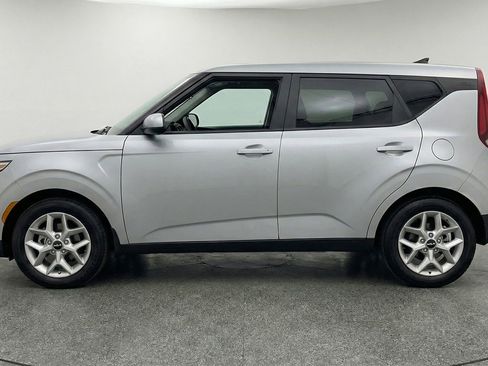Used 2025 Kia Soul LX w/ LX Technology Package image 5