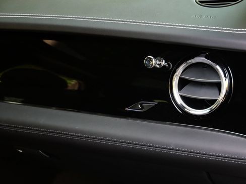 Used 2022 Bentley Bentayga AWD/4WD image 22