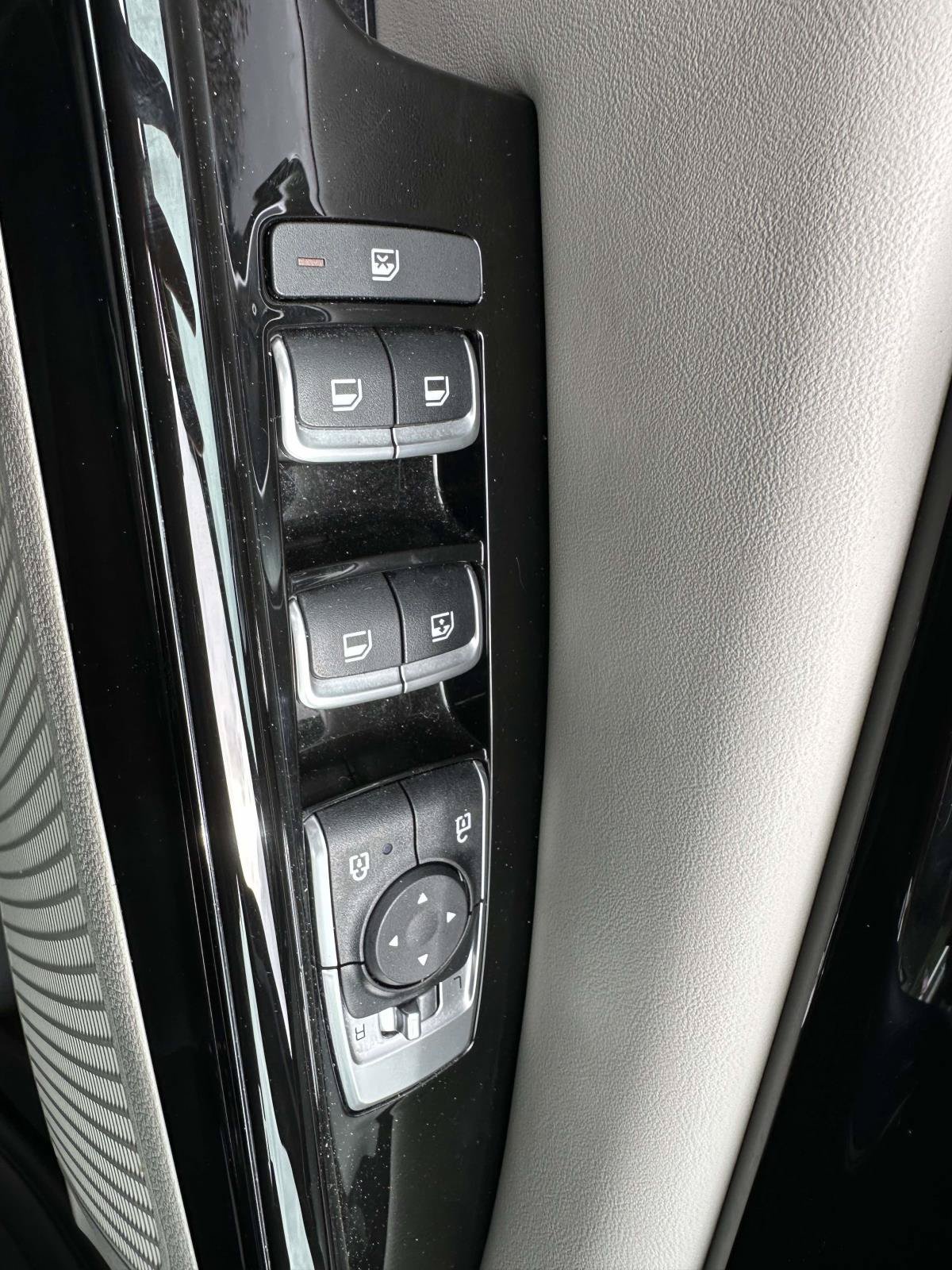 Used 2024 Kia Carnival EX FWD image 34
