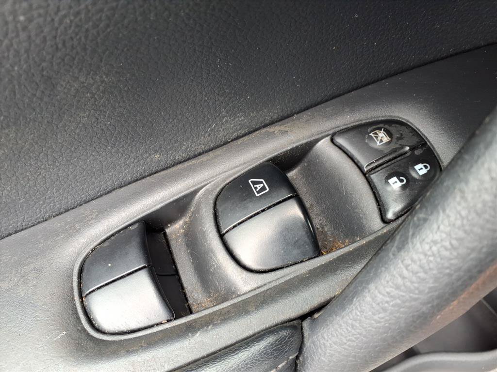 Used 2017 Nissan Rogue SV AWD/4WD image 16
