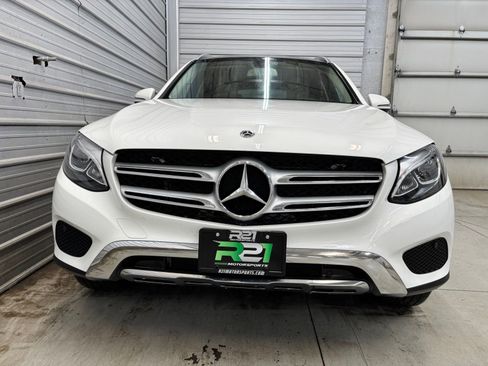 Used 2019 Mercedes-Benz GLC 300 4MATIC image 2