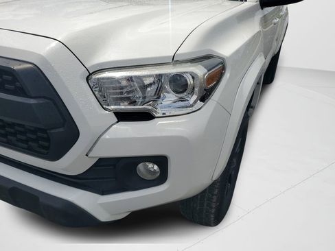 Used 2021 Toyota Tacoma SR5 RWD image 9