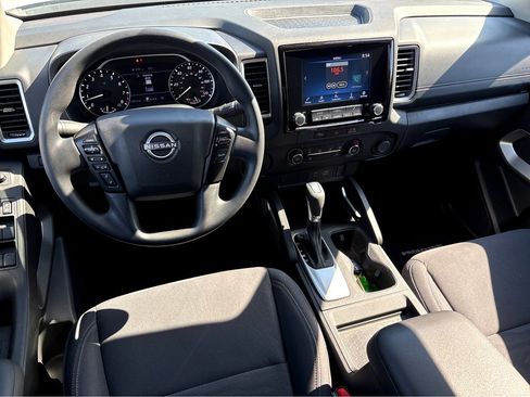 Used 2024 Nissan Frontier SV w/ Tow Package RWD image 4