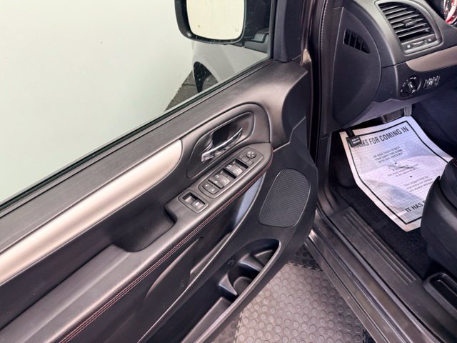 Used 2017 Dodge Grand Caravan GT FWD image 17