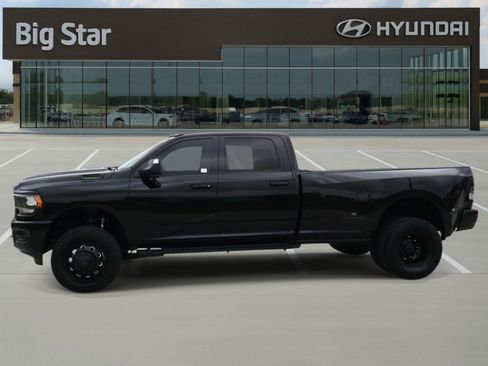 Used 2021 RAM 3500 Big Horn w/ Night Edition AWD/4WD image 2