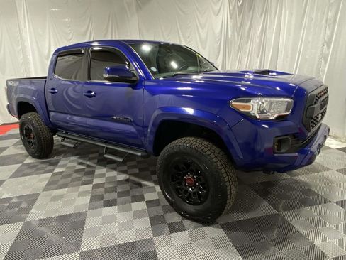 Used 2022 Toyota Tacoma TRD Sport w/ Technology Package AWD/4WD image 5