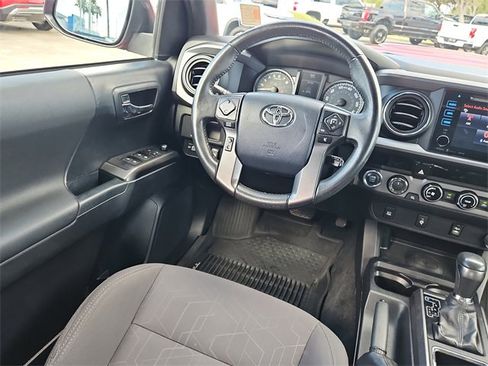 Used 2017 Toyota Tacoma TRD Sport image 8