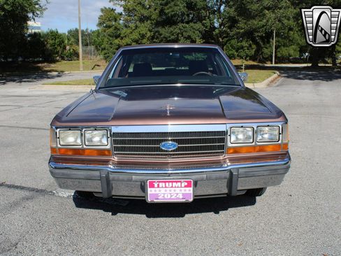 Used 1989 Ford LTD Crown Victoria image 7