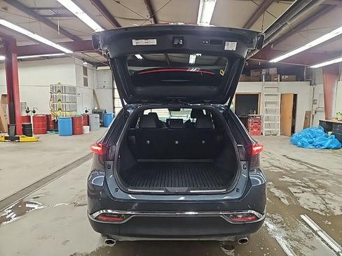 Used 2024 Toyota Venza XLE image 31