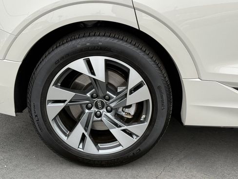 Used 2022 Audi e-tron Premium image 14