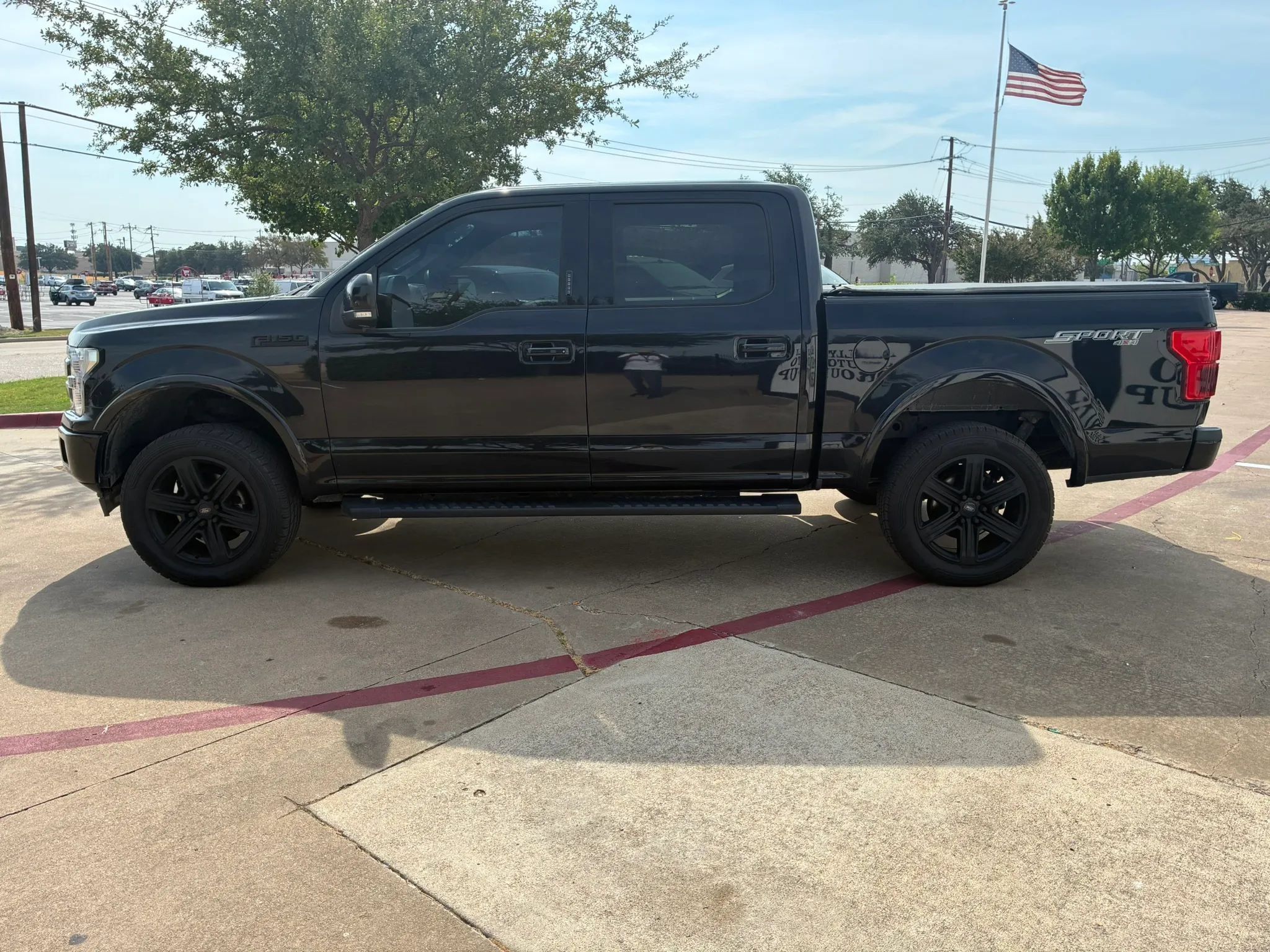 Used 2019 Ford F150 Lariat w/ Equipment Group 502A Luxury AWD/4WD image 4