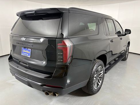 Used 2025 Chevrolet Suburban Z71 image 8