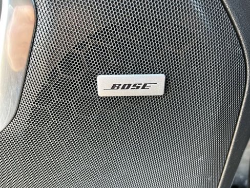 Used 2024 GMC Yukon SLT w/ SLT Luxury Package image 34