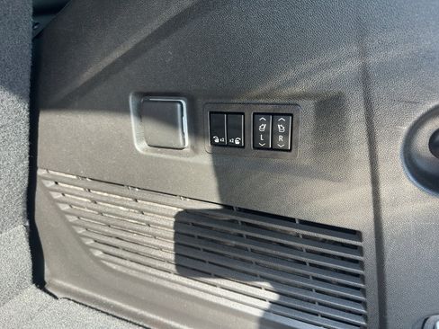 Used 2023 GMC Yukon Denali Ultimate image 12