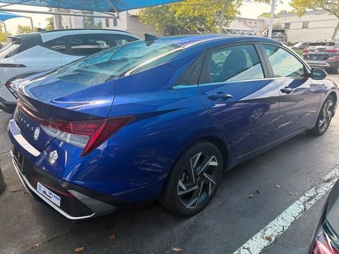 Used 2024 Hyundai Elantra SEL w/ Convenience Package FWD image 8