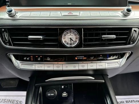 Used 2019 Kia K900 Luxury image 36
